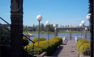 Casa con piscina y amplio jardin en El Lauquen, Canning