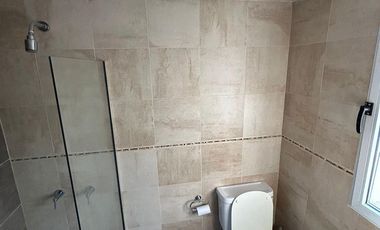 Casa con piscina y amplio jardin en El Lauquen, Canning