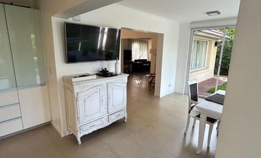 Casa con piscina y amplio jardin en El Lauquen, Canning