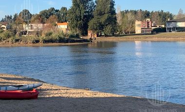 Casa con piscina y amplio jardin en El Lauquen, Canning