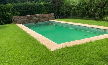 Casa con piscina y amplio jardin en El Lauquen, Canning