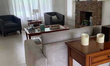 Casa con piscina y amplio jardin en El Lauquen, Canning