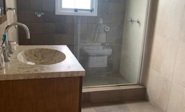 Casa con piscina y amplio jardin en El Lauquen, Canning