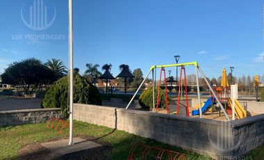 Casa con piscina y amplio jardin en El Lauquen, Canning