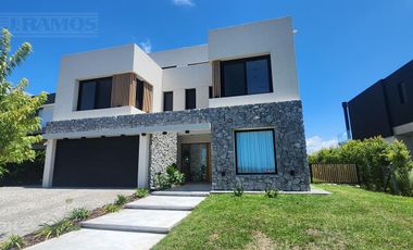 ALQUILER y VENTA. 5 DORMITORIOS. 5 BAÑOS.