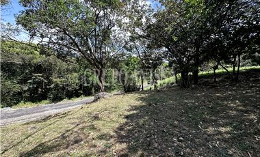 Se Vende Hermoso Lote en Santo Domingo Altos del Maria