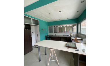 CASA 3 AMB CON AMPLIO TERRENO EN LOS ACANTILADOS