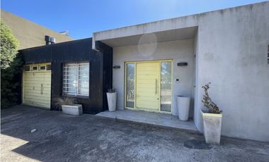 CASA 3 AMB CON AMPLIO TERRENO EN LOS ACANTILADOS