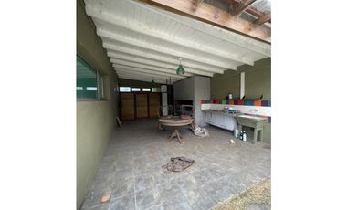 CASA 3 AMB CON AMPLIO TERRENO EN LOS ACANTILADOS