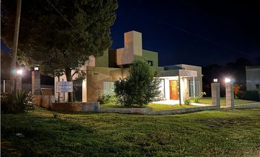 VENTA / CHALET 5 AMBIENTES / SIERRA DE LOS PADRES