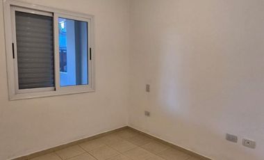 CASA DE DOS DORMITORIOS EN ALQUILER EN VILLA SARITA.-