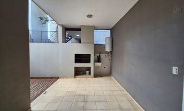 CASA DE DOS DORMITORIOS EN ALQUILER EN VILLA SARITA.-