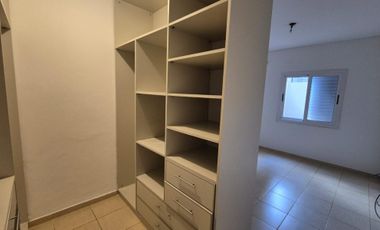 CASA DE DOS DORMITORIOS EN ALQUILER EN VILLA SARITA.-