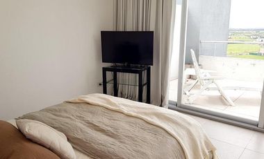 QBay Golf | Venta| Impresionante 4 dorm. y dependencia con vista al lago central