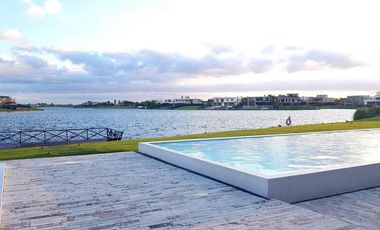 QBay Golf | Venta| Impresionante 4 dorm. y dependencia con vista al lago central