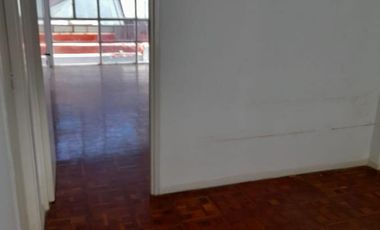 Alquiler de oficina de 40 m2 en Tacuarí al 200