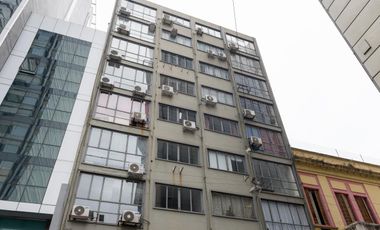 Alquiler de oficina de 40 m2 en Tacuarí al 200
