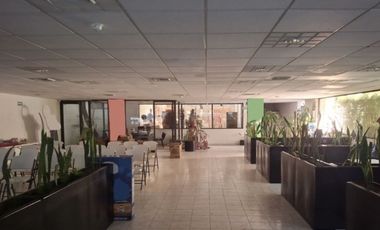 BODEGA/ Excelente Ubicación Av.5 Febrero