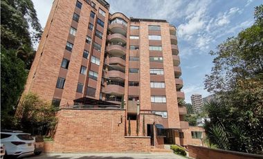 Apartamento remodelado en el poblado al lado del club country[LDC