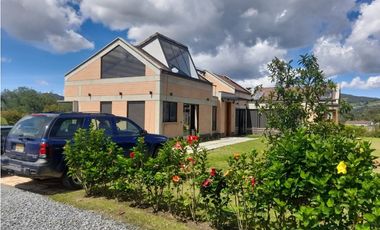 Casa campestre para la venta en parcelación via San Antonio la ceja LD