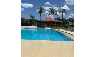 Se vende casa campestre amplia
