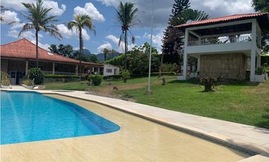 Se vende casa campestre amplia