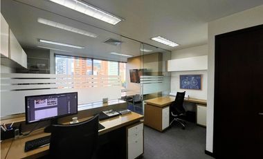 Oficina en venta amoblada en El Poblado - Milla de Oro