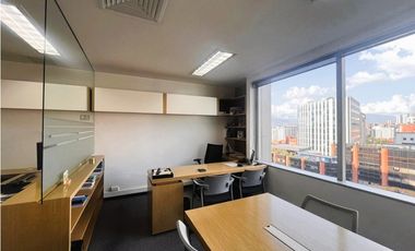 Oficina en venta amoblada en El Poblado - Milla de Oro