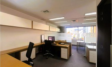Oficina en venta amoblada en El Poblado - Milla de Oro