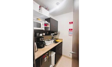 Oficina en venta amoblada en El Poblado - Milla de Oro