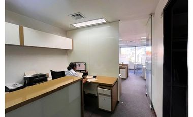 Oficina en venta amoblada en El Poblado - Milla de Oro