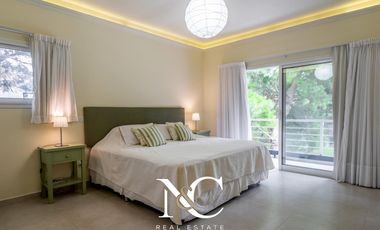 Casa en Venta en Costa Esmeralda con fondo libre