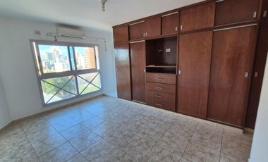 PRECIOSO DPTO 2 DORMITORIOS EN ALQUILER EN EL CENTRO DE LA CIUDAD, CON VISTA AL RÍO.-