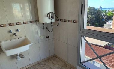 PRECIOSO DPTO 2 DORMITORIOS EN ALQUILER EN EL CENTRO DE LA CIUDAD, CON VISTA AL RÍO.-