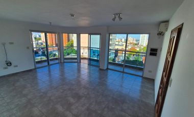PRECIOSO DPTO 2 DORMITORIOS EN ALQUILER EN EL CENTRO DE LA CIUDAD, CON VISTA AL RÍO.-