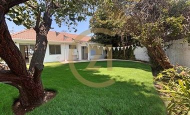 CASA COMERCIAL EN ARRIENDO EN VITACURA
