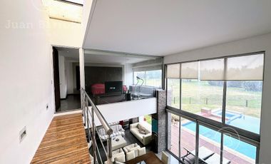 Casa en venta en el Country Club El Venado, Canning. Lote en esquina.
