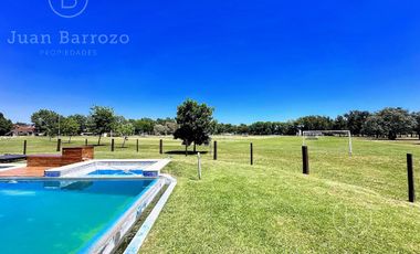 Casa en venta en el Country Club El Venado, Canning. Lote en esquina.