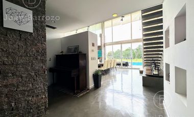 Casa en venta en el Country Club El Venado, Canning. Lote en esquina.