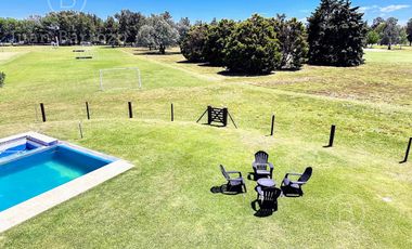 Casa en venta en el Country Club El Venado, Canning. Lote en esquina.
