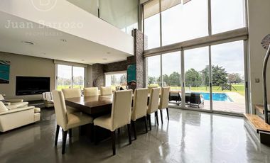 Casa en venta en el Country Club El Venado, Canning. Lote en esquina.