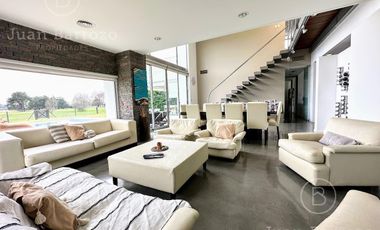 Casa en venta en el Country Club El Venado, Canning. Lote en esquina.