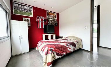 Casa en venta en el Country Club El Venado, Canning. Lote en esquina.