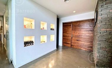 Casa en venta en el Country Club El Venado, Canning. Lote en esquina.