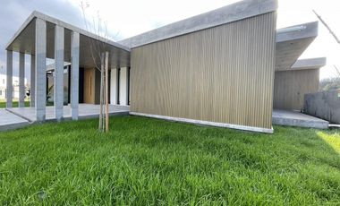 Casa a estrenar en venta en Altos de Campo Grande