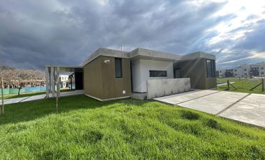 Casa a estrenar en venta en Altos de Campo Grande