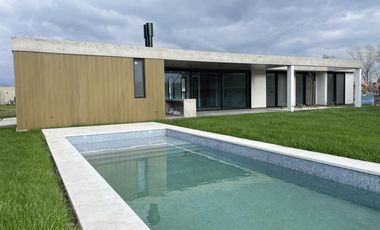 Casa a estrenar en venta en Altos de Campo Grande