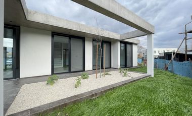 Casa a estrenar en venta en Altos de Campo Grande