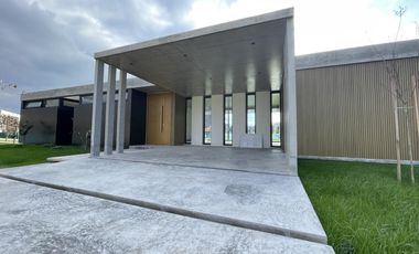 Casa a estrenar en venta en Altos de Campo Grande
