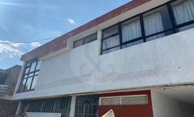 Casa uso de suelo en venta en Fraccionamiento Jardines del Bosque Centro